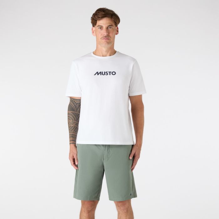 Musto Men's Classic Short-Sleeve T-Shirt – White – Klassisches Baumwoll T-Shirt mit maritimem Musto Logo